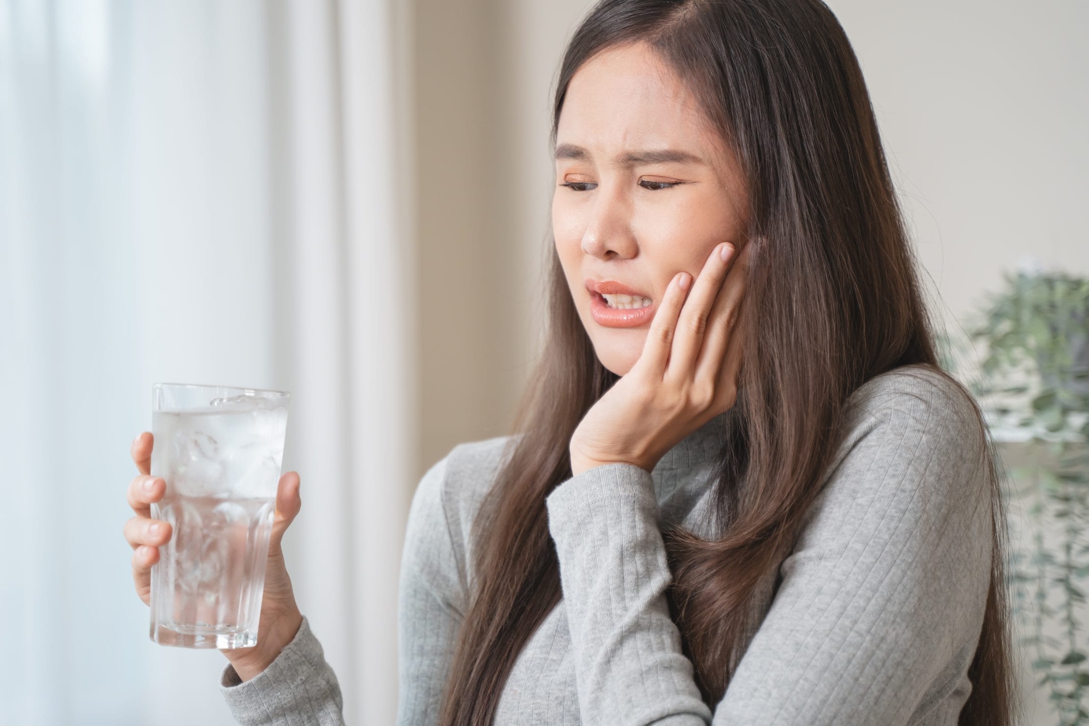 Why Do My Teeth Feel Sensitive When I Drink Iced Drinks or Cold Water?